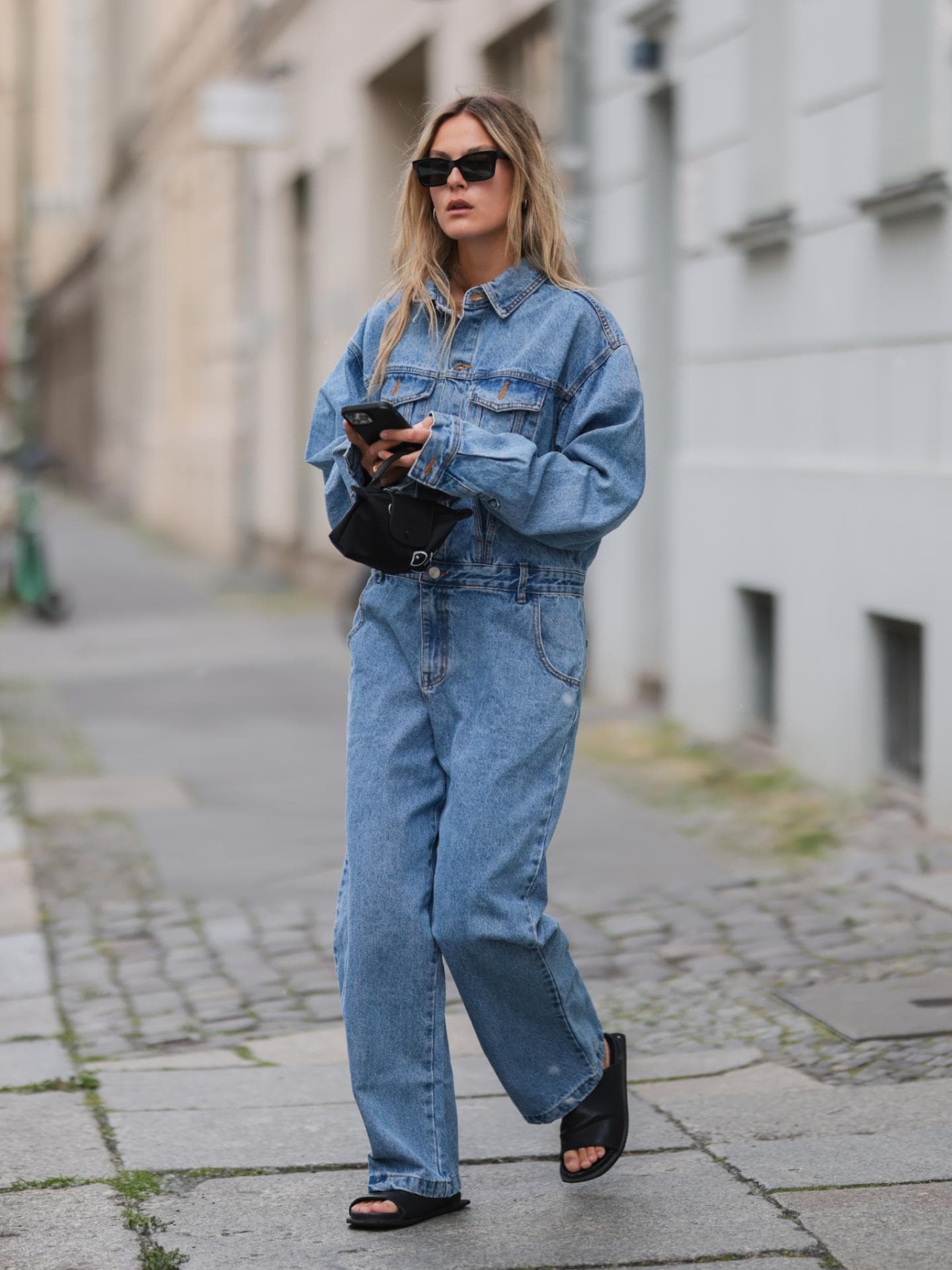 Streetstyle mit Jumpsuit aus Denim