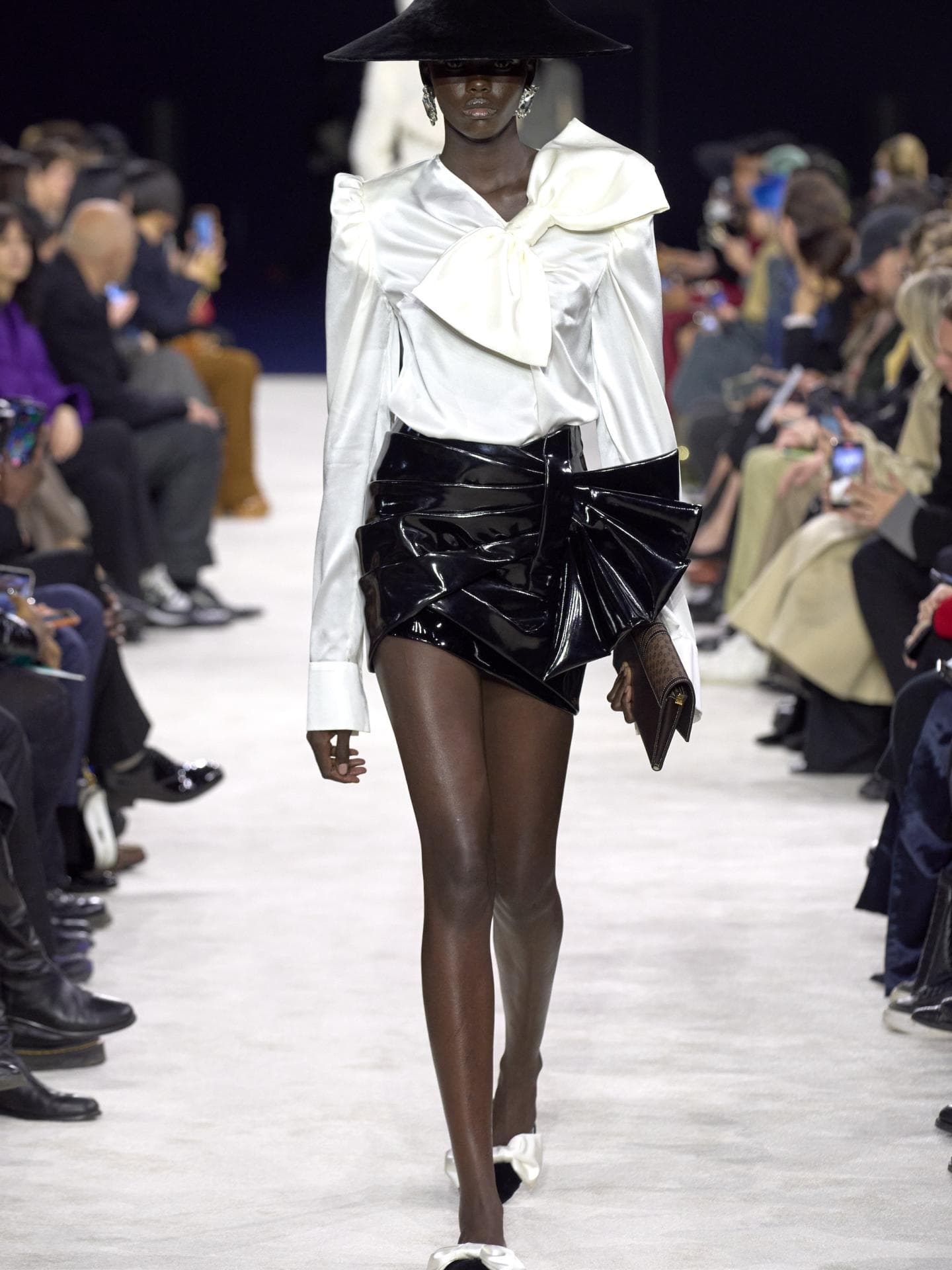 Balmain Herbst Winter 2023 Runway