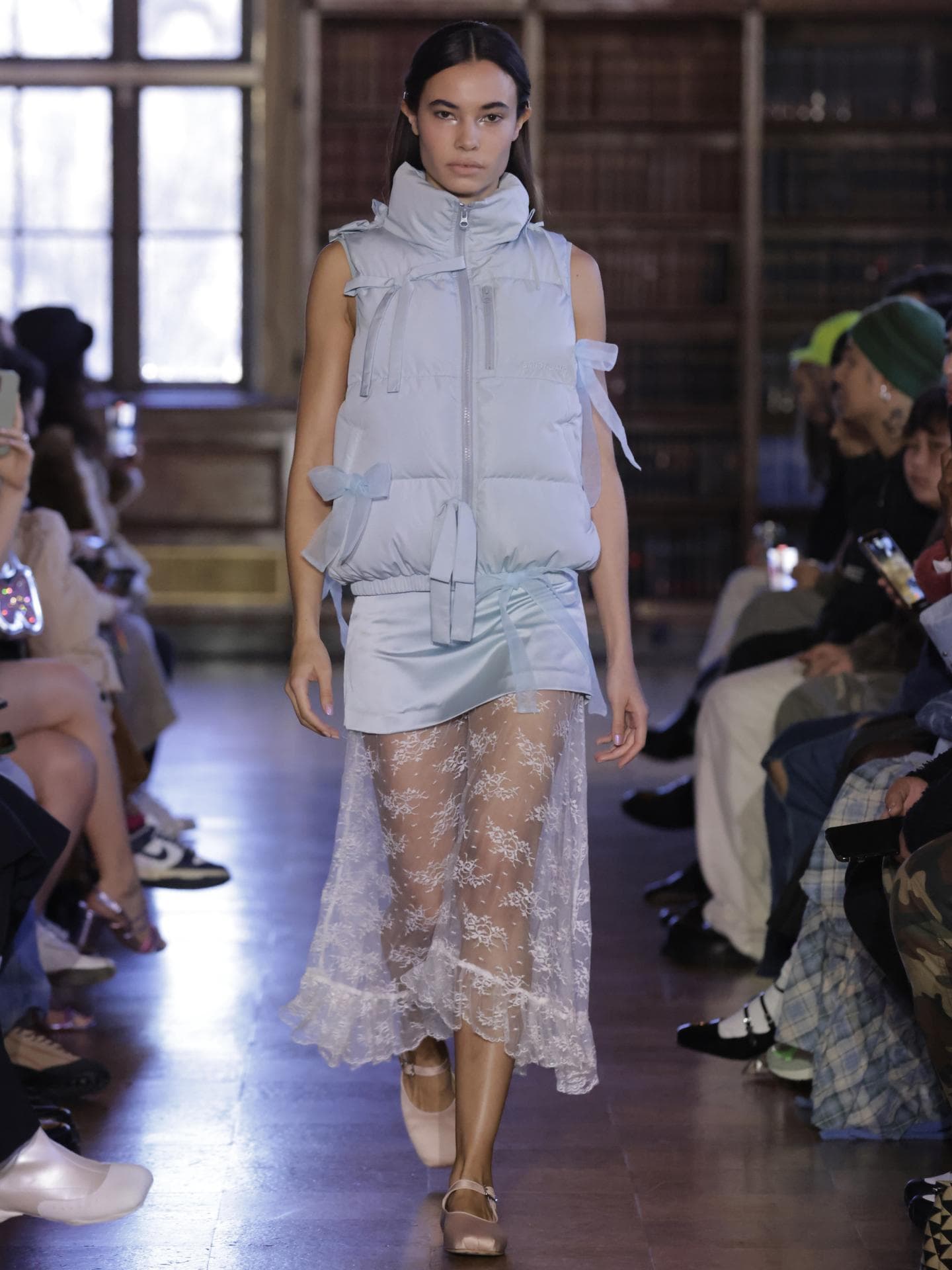 Sandy Liang Herbst Winter 2023 Runway