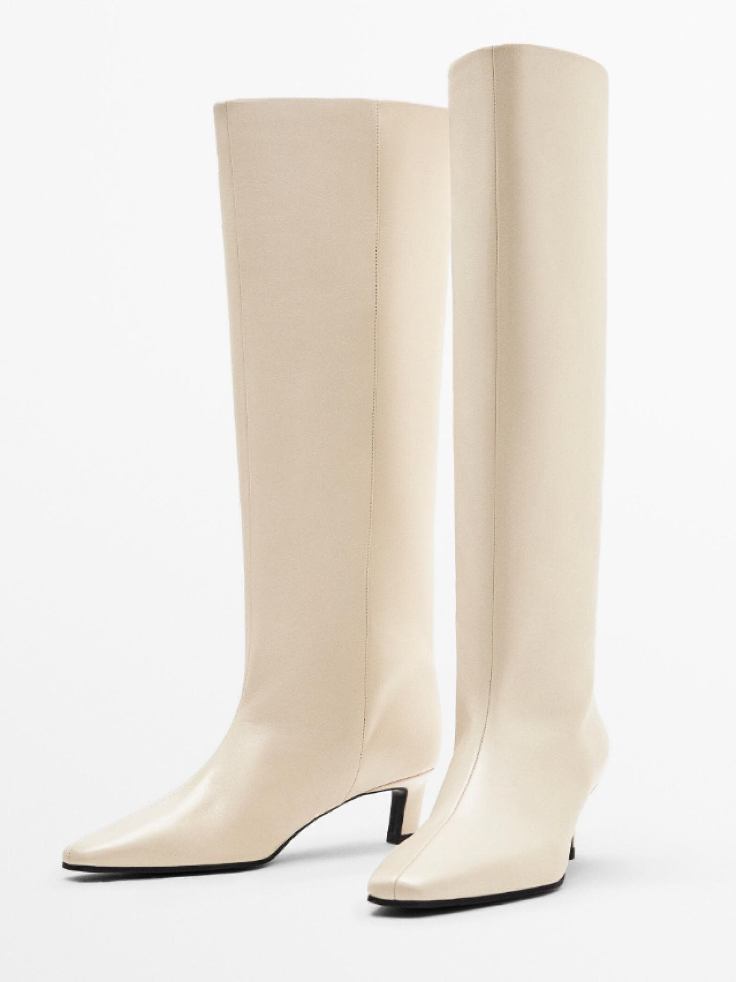 Beigefarbene Stiefel