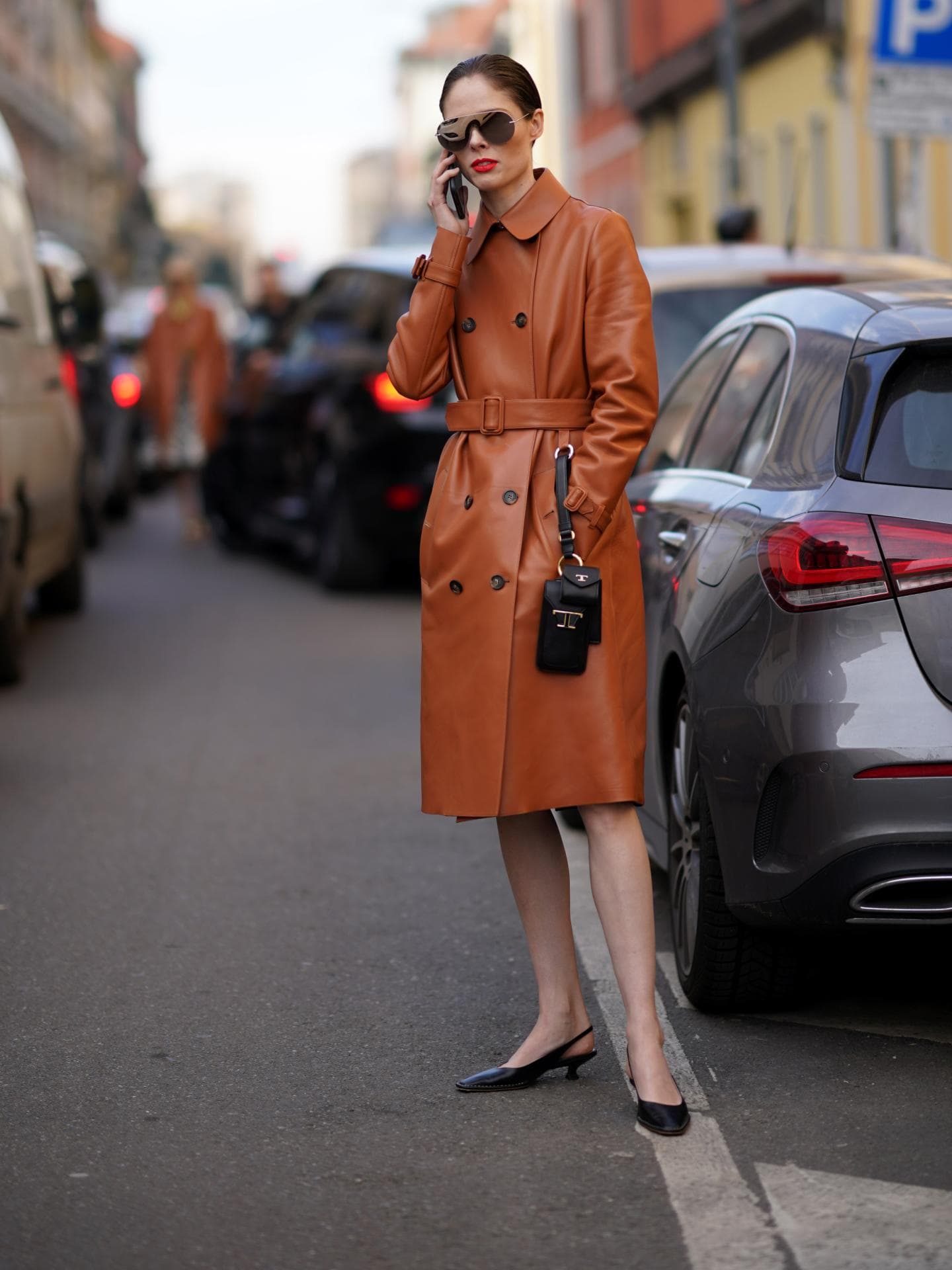 Streetstyle mit niedrigen Slingback-Pumps