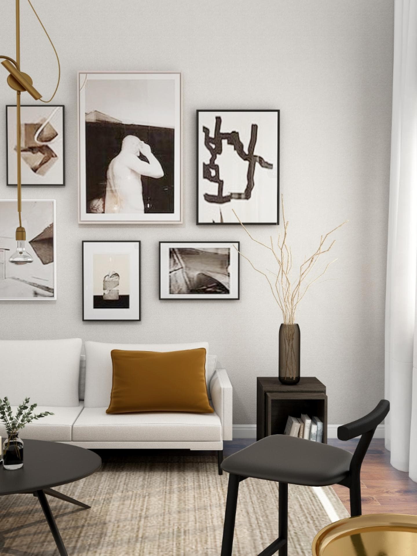 Wohnzimmer mit Couch Stuhl und Bildern an den Wänden