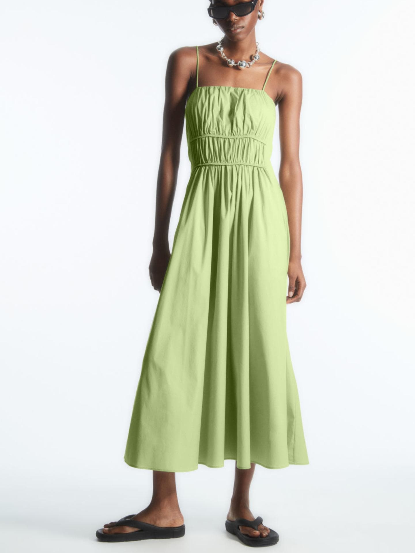Grünes Kleid von Cos