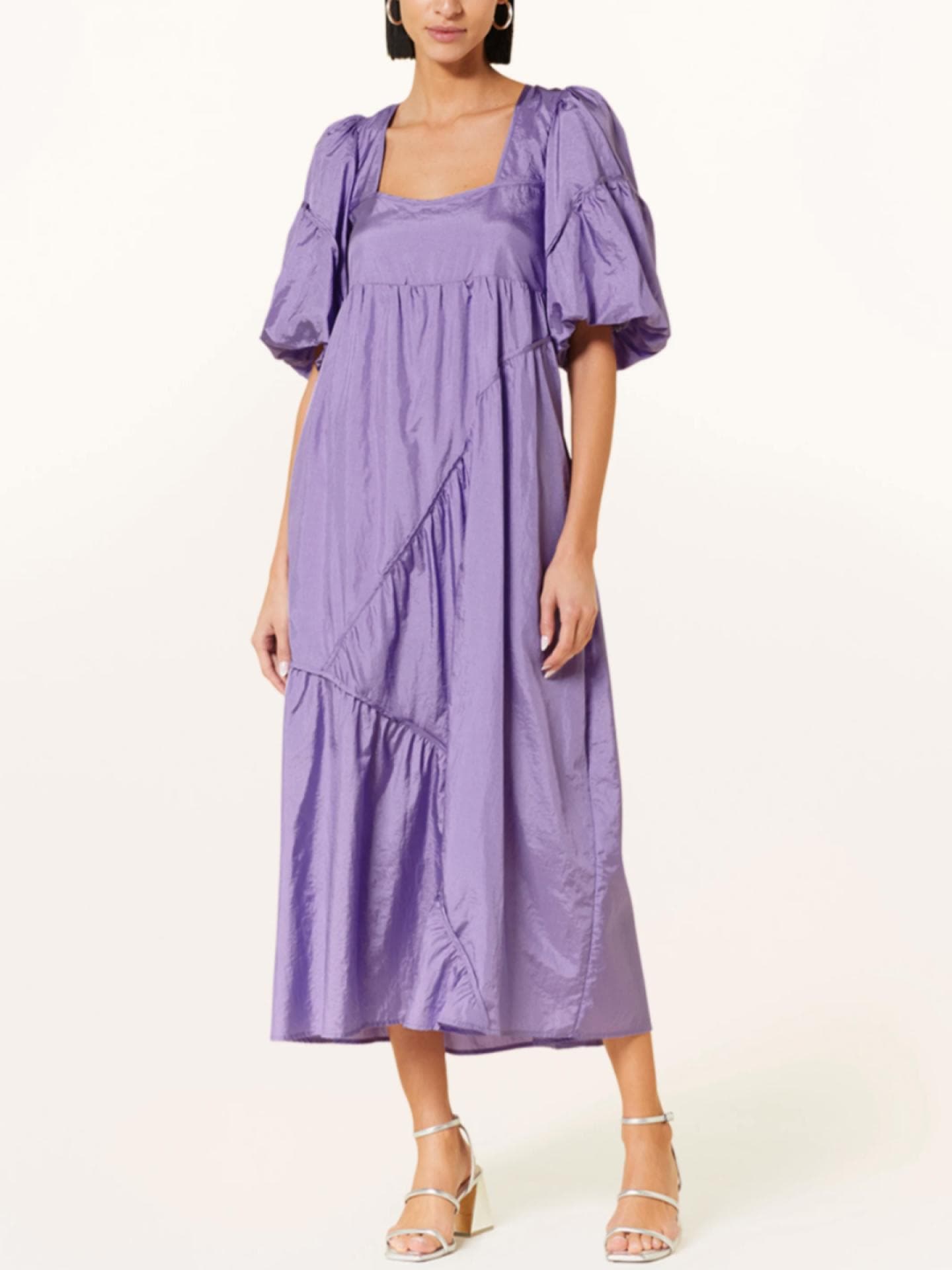 Lilafarbenes Kleid von Gestuz