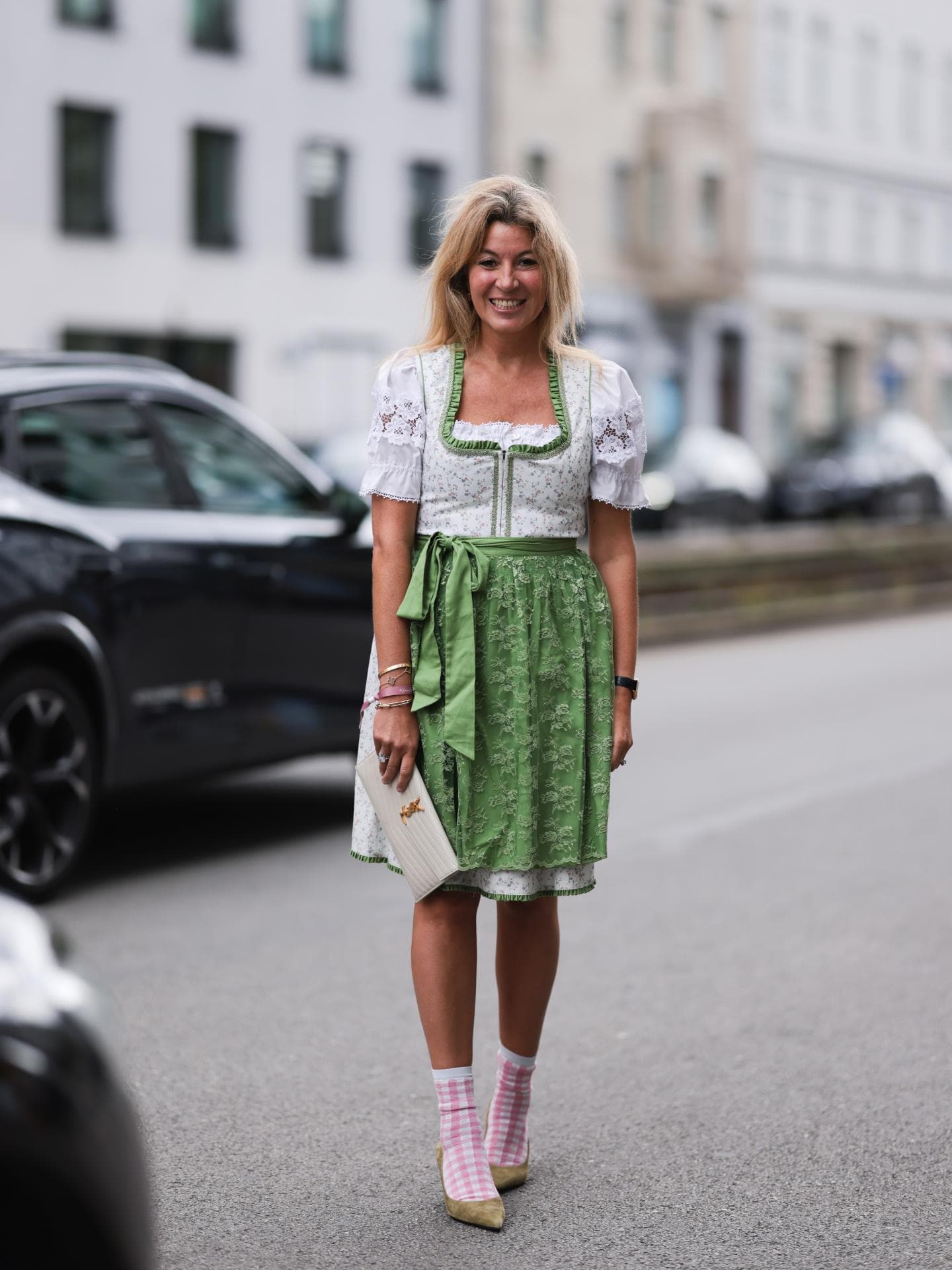 Dirndl für Frauen ab 50: Frau im Dirndl