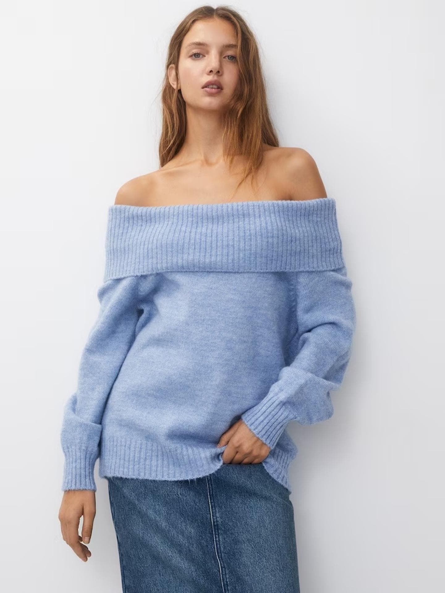 Hellblauer Off-Shoulder-Pullover