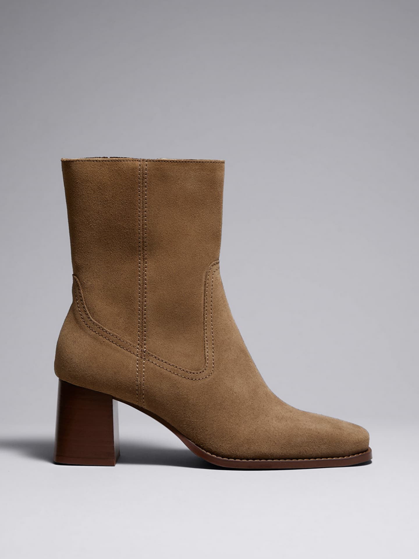 Ankle Boot in Braun und aus Wildleder von & Other Stories