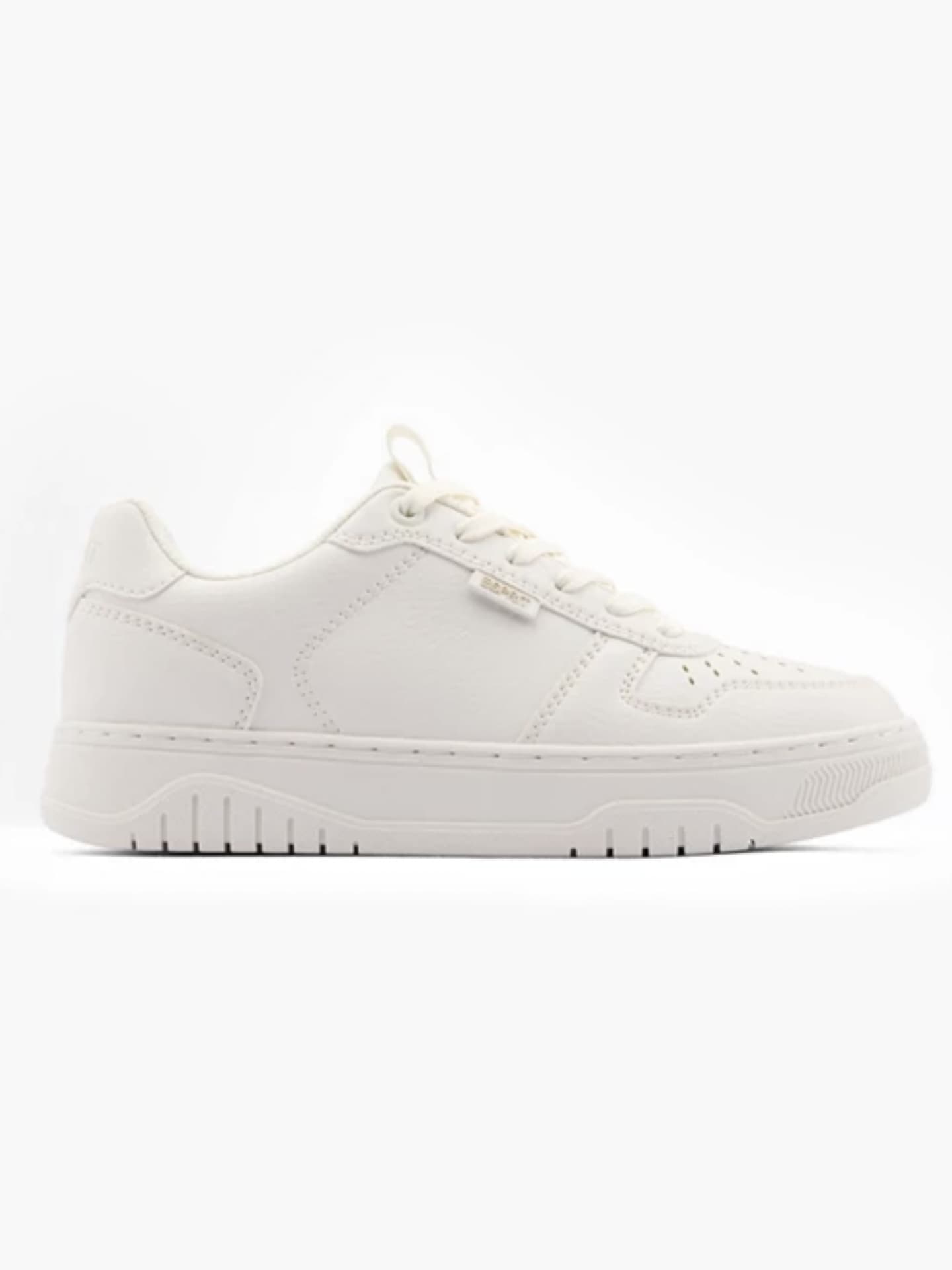 weiße Sneaker von Deichmann mit Plateau und Ziernähte