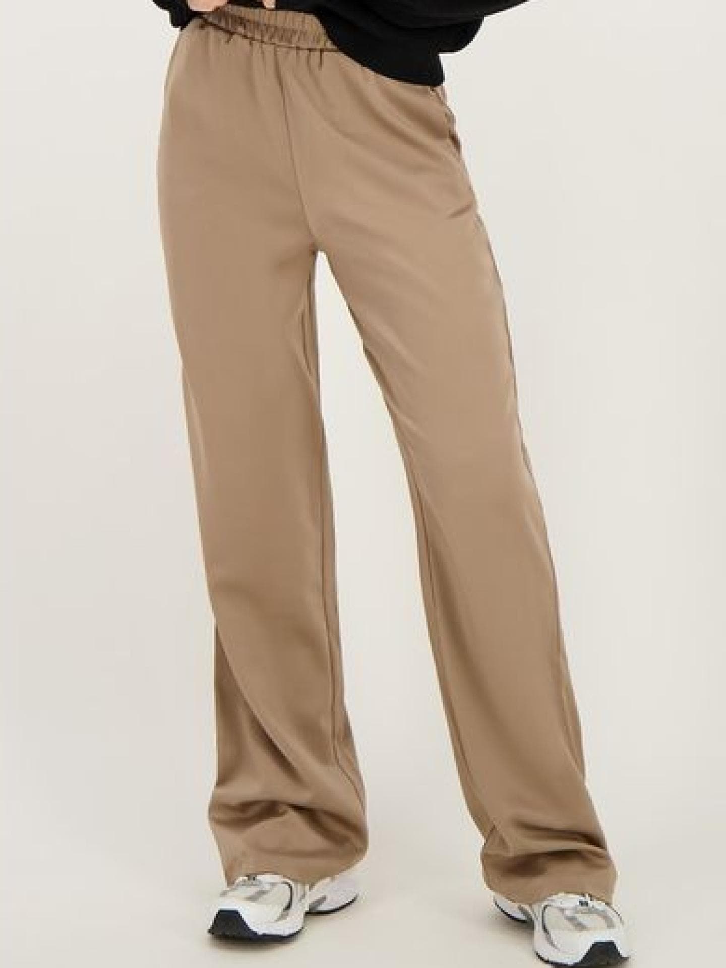 Beigefarbene Satinhose