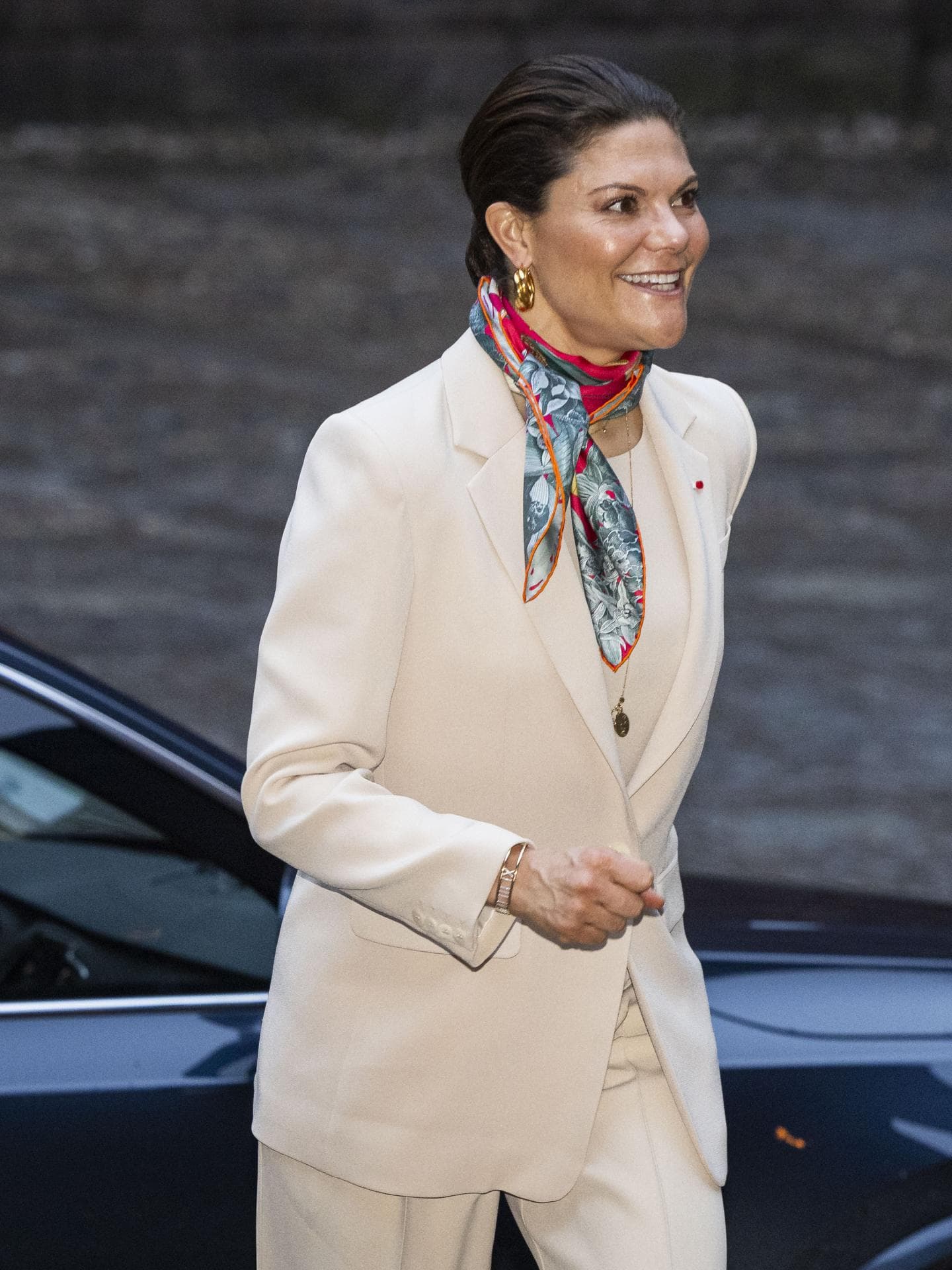 Victoria von Schweden mit Halstuch