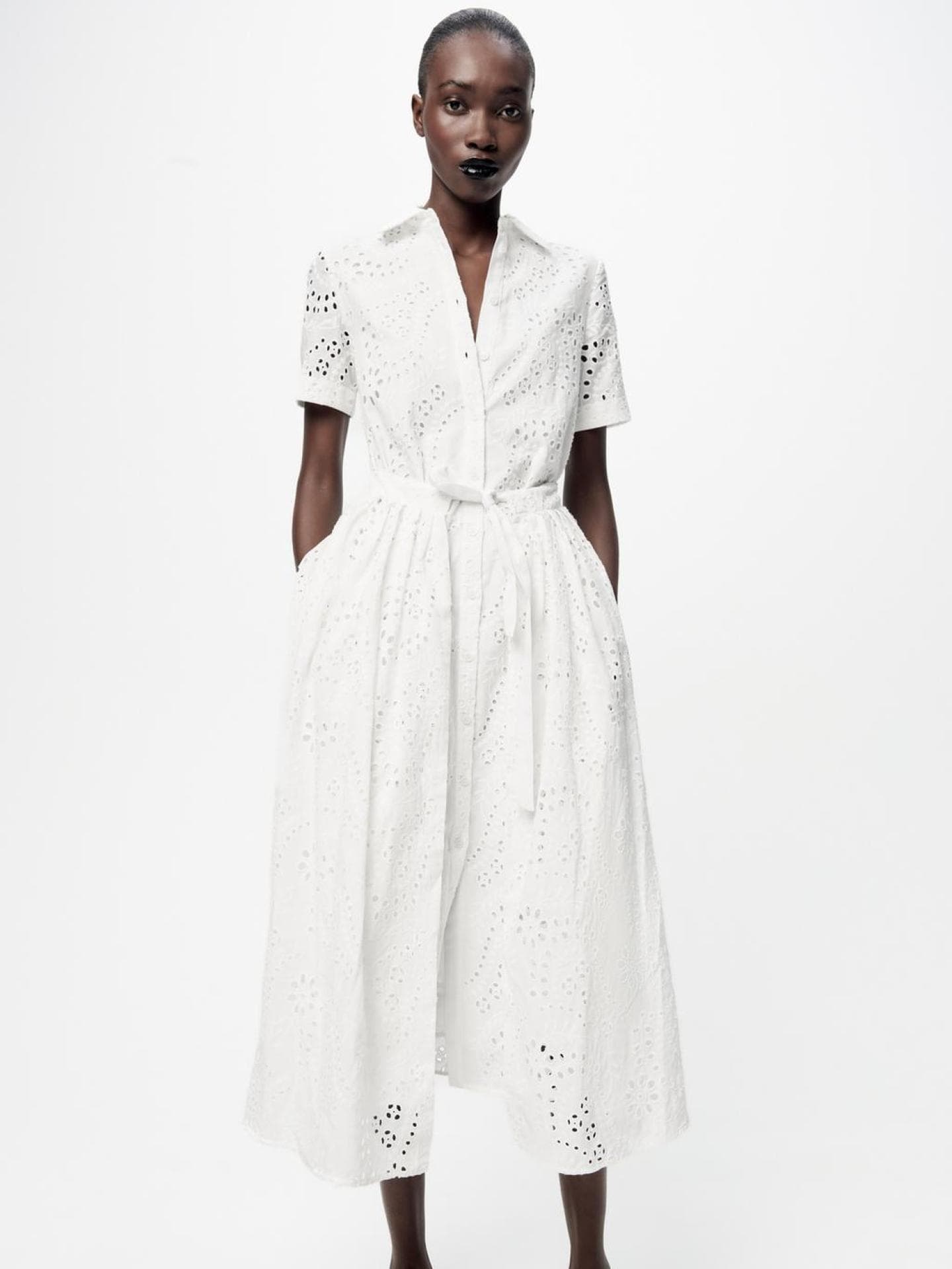 Lochspitzenkleid von Zara.