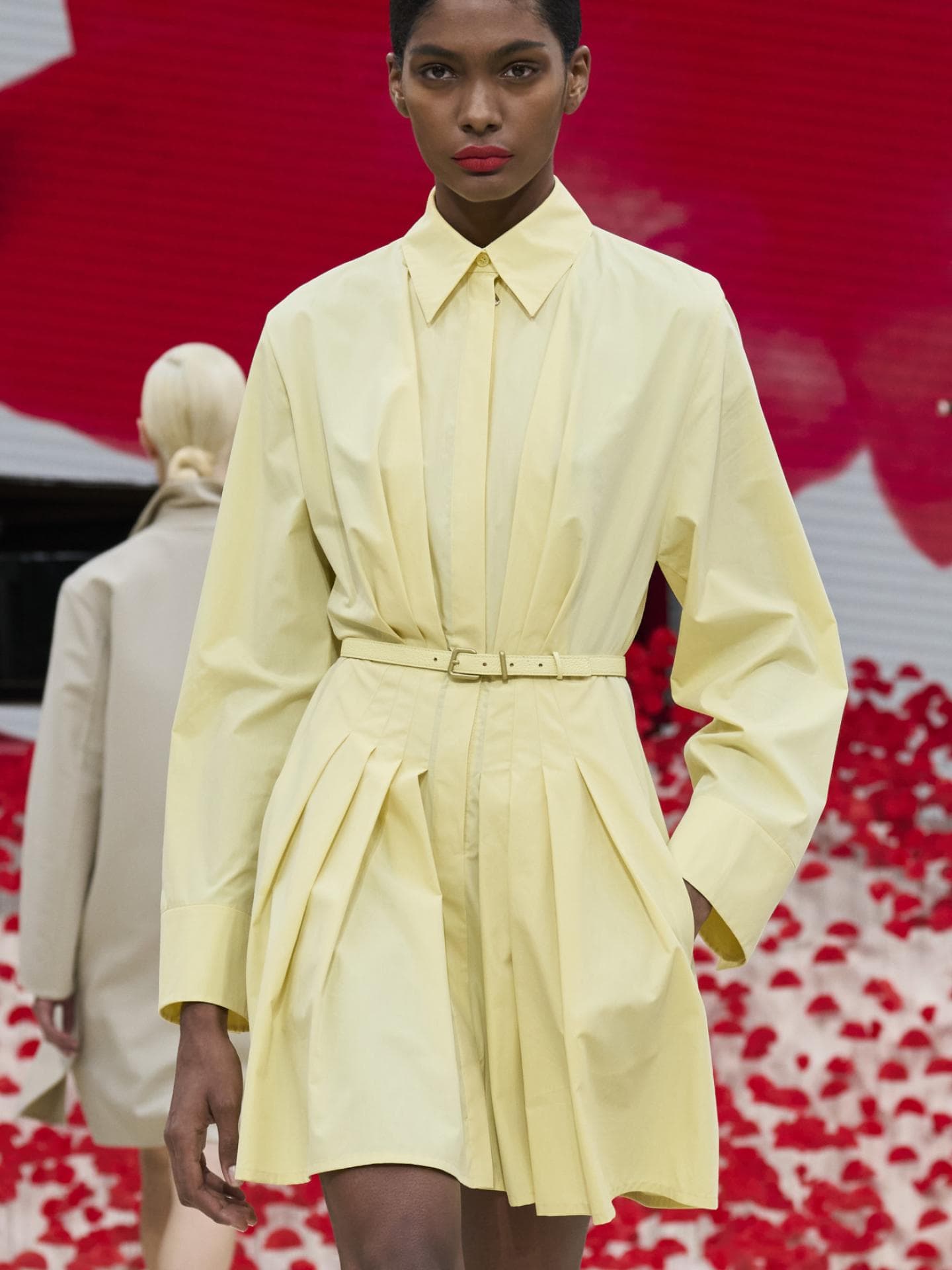 Das ist die eleganteste Farbe des Sommers 2024 Akris Sommer Kollektion 2024