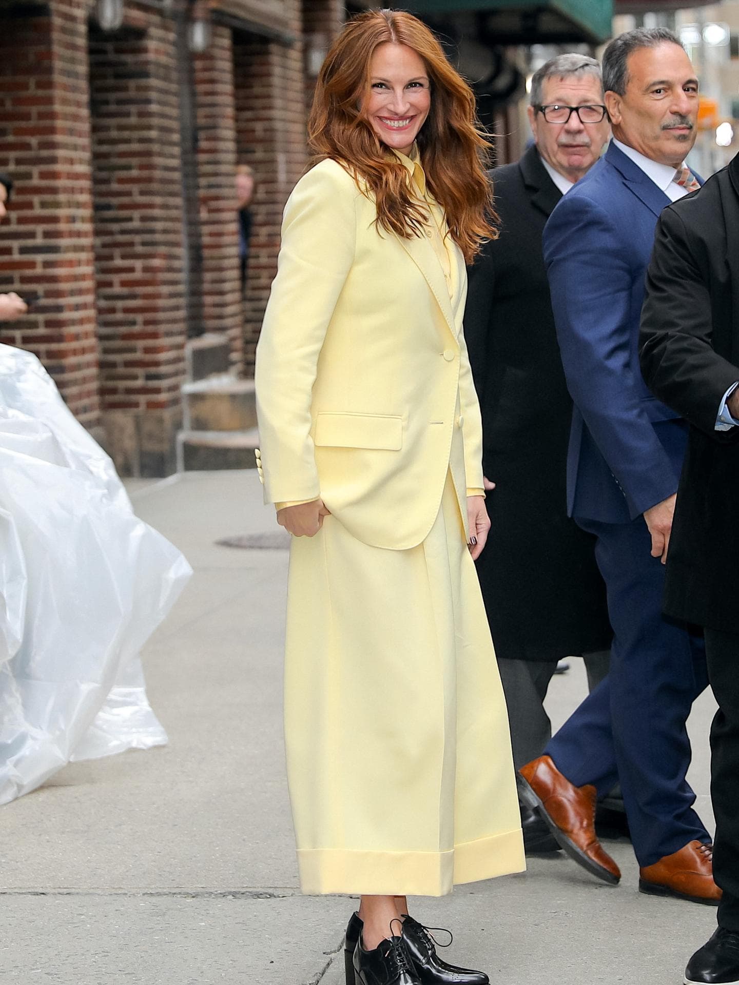 Julia Roberts in gelbem Look