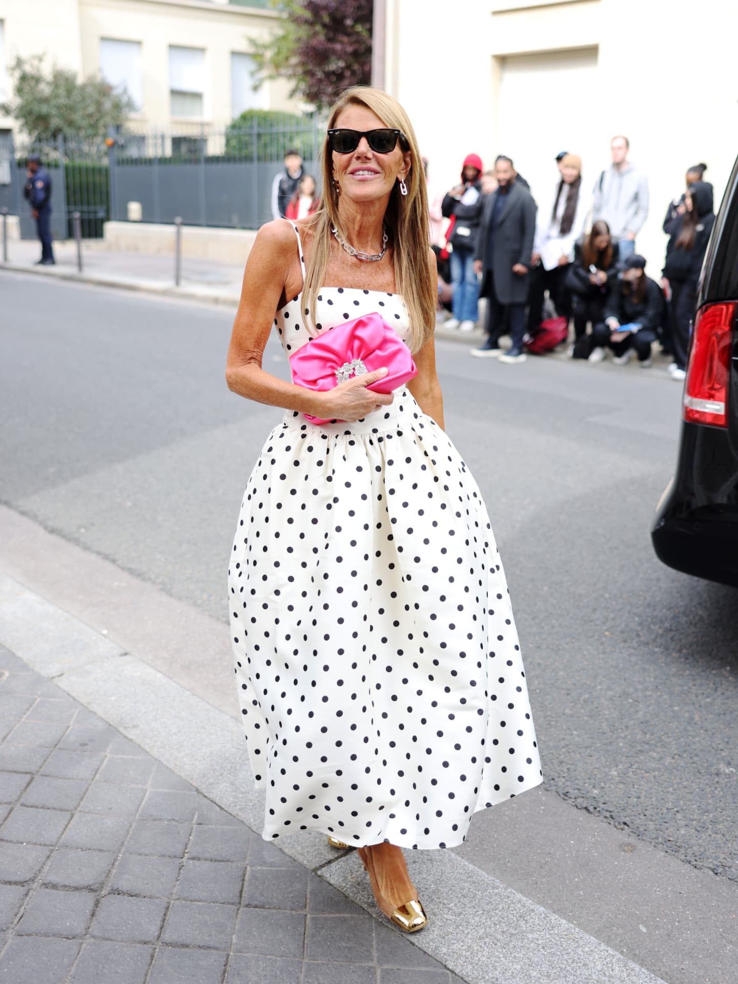 Frau in A-Linien-Sommerkleid