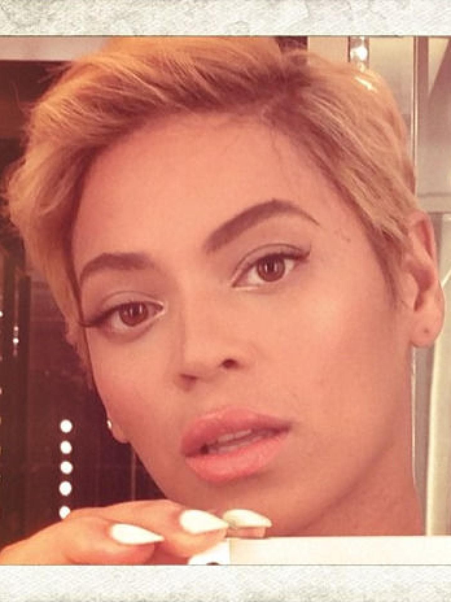 Beyonce mit kurzen Haaren 