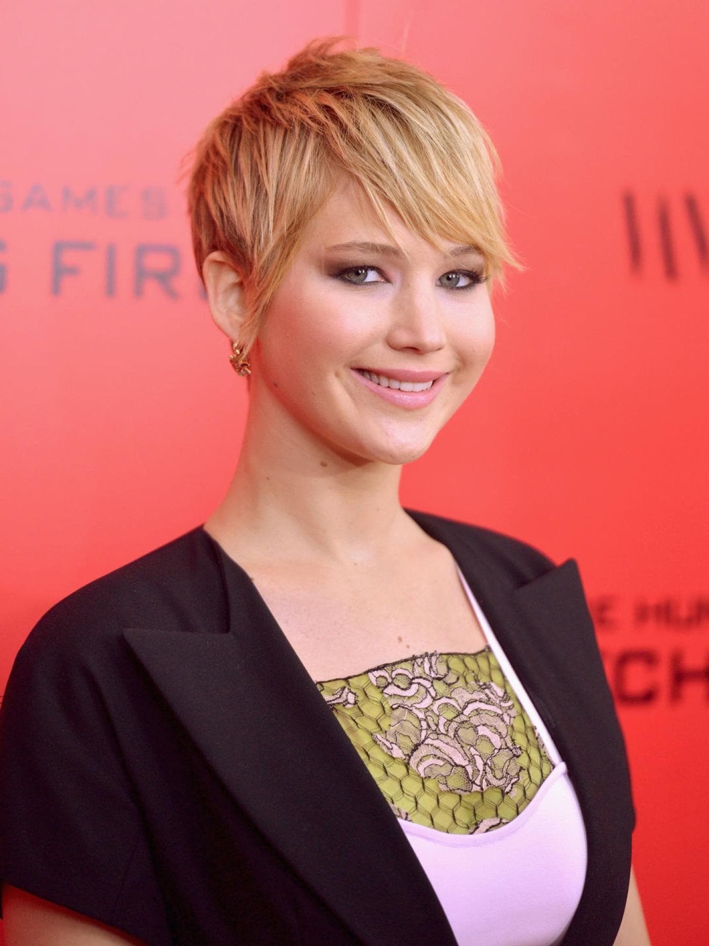 Jennifer Lawrence mit kurzen Haaren.
