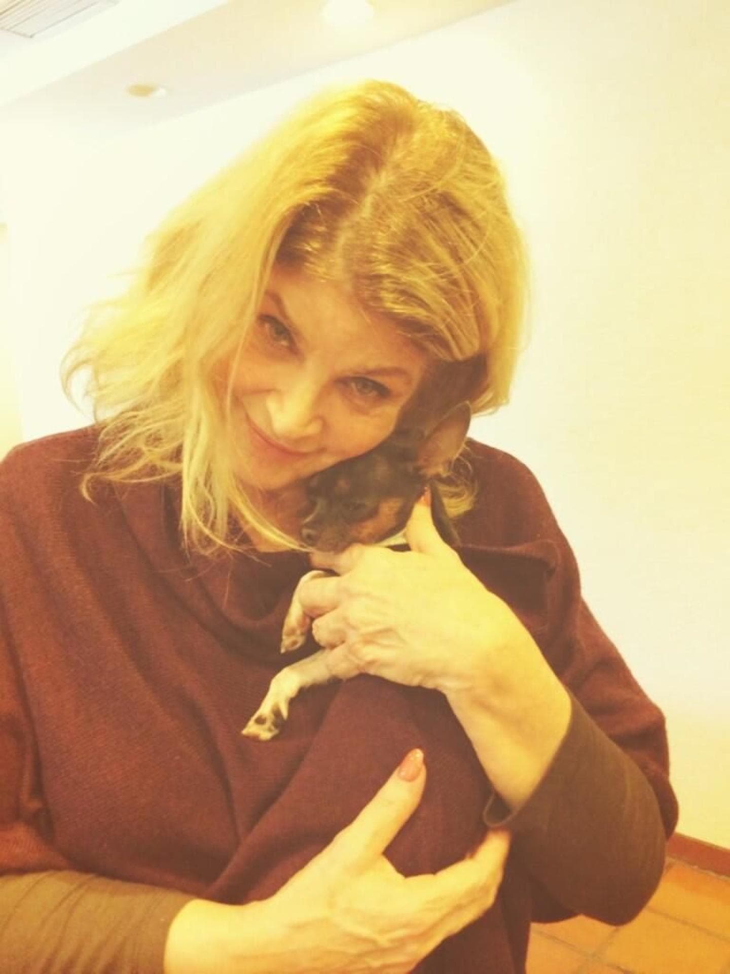 Kirstie Alley mit Hund