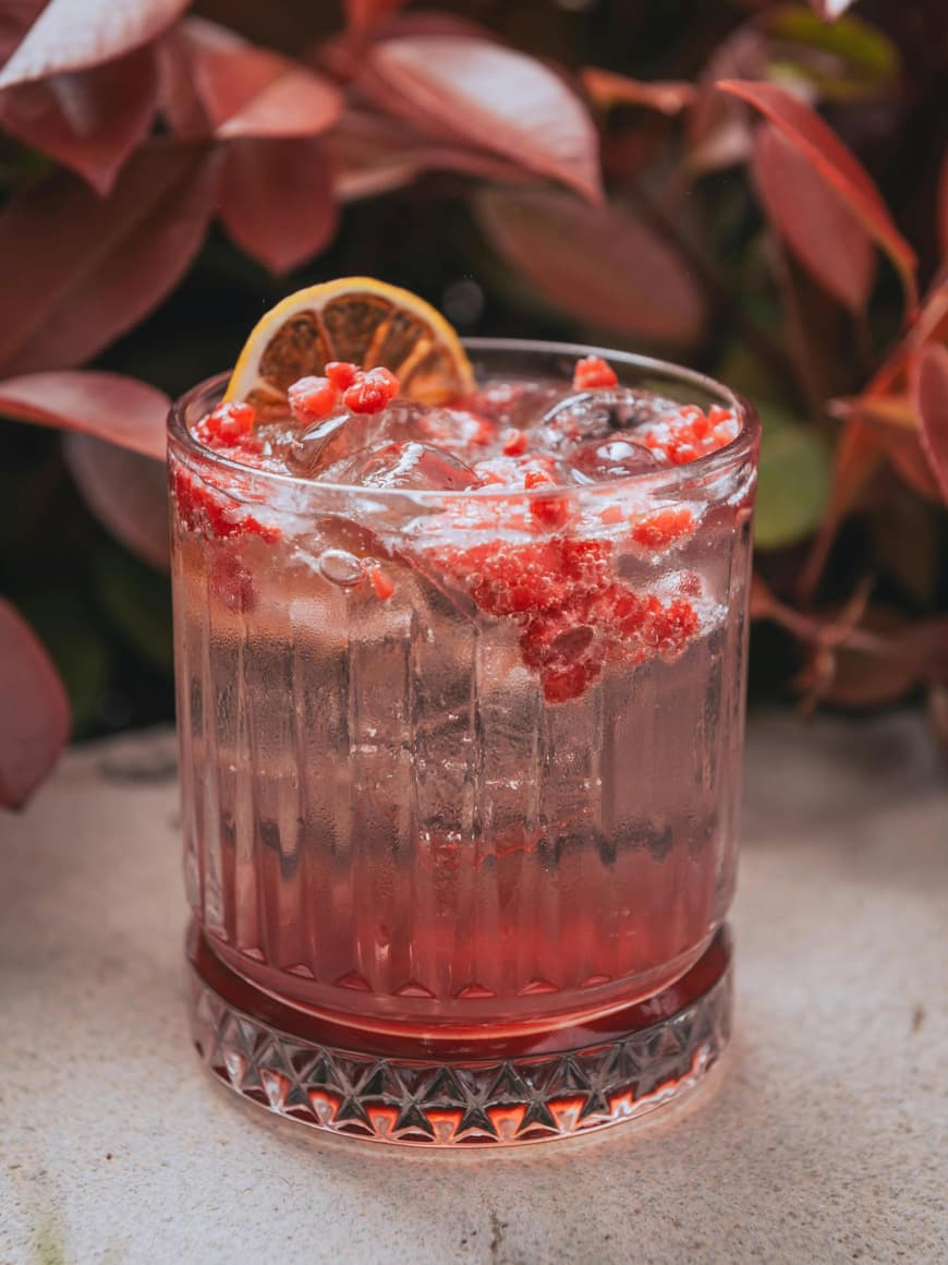 Diese alkoholfreie Bowle mit Himbeeren trinken wir zur EM