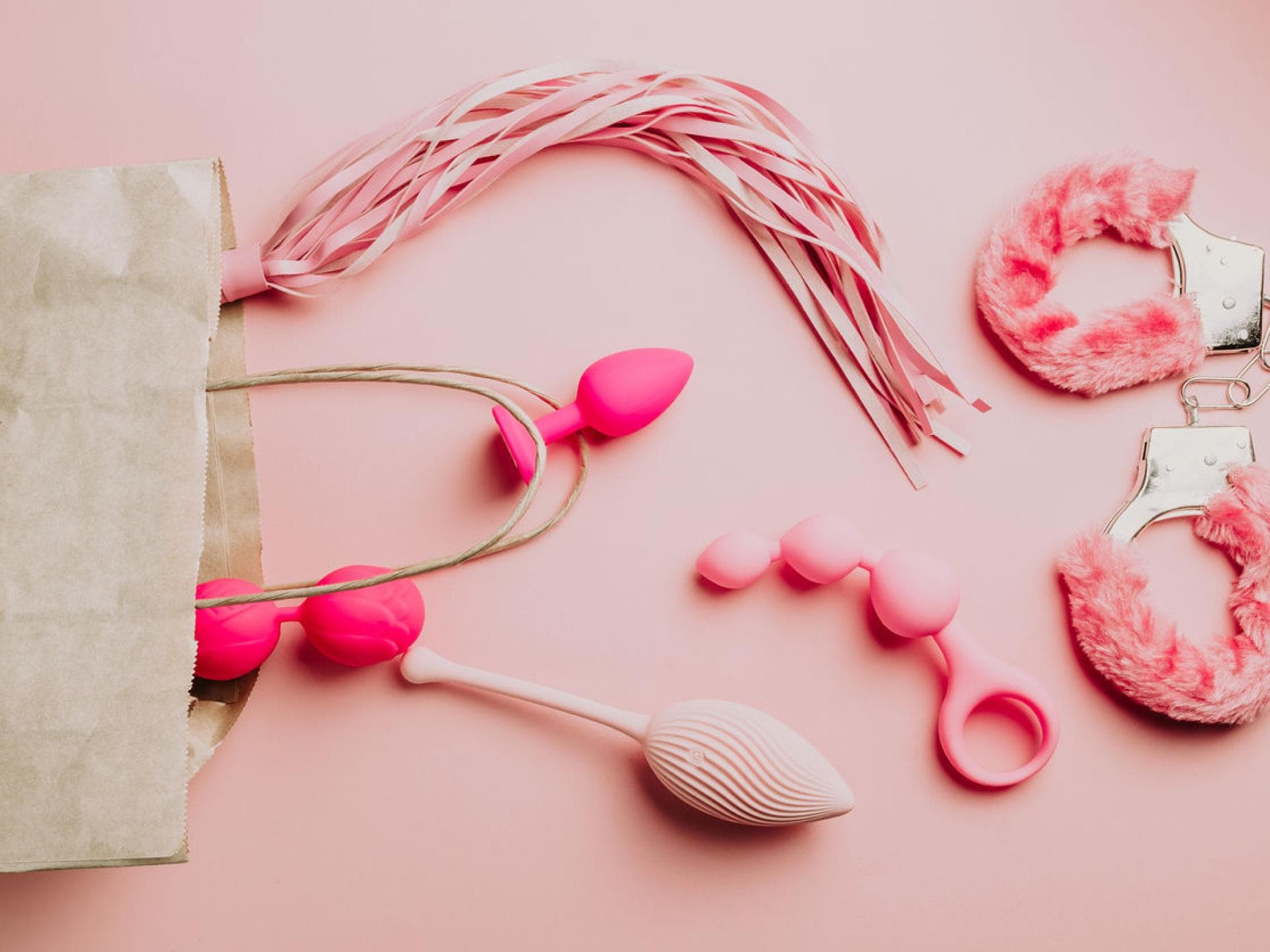 SO reinigt ihr eure Sextoys