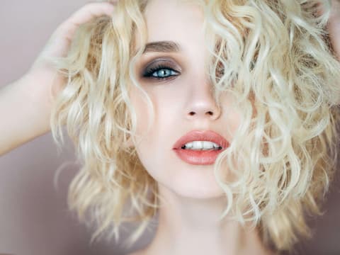 Blonde Frau
