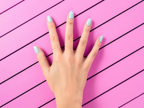 Nagellack hellblau