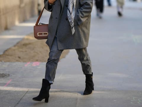 Frau Outfit grau Frau Outfit grau
