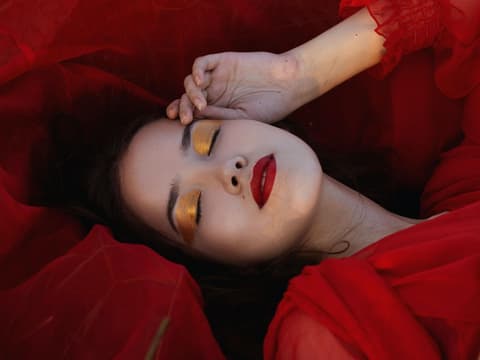 Frau in Rot