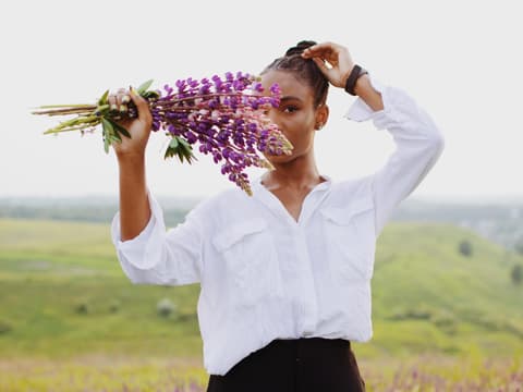 Frau mit Blumen