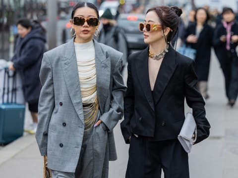 Zwei Frauen mit Anzug Streetstyle