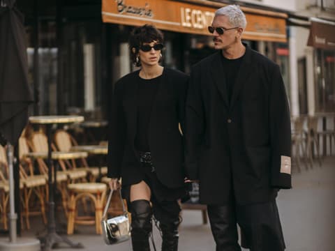 Paar auf der Paris Fashion Week Streetstyle Paar auf der Paris Fashion Week Streetstyle