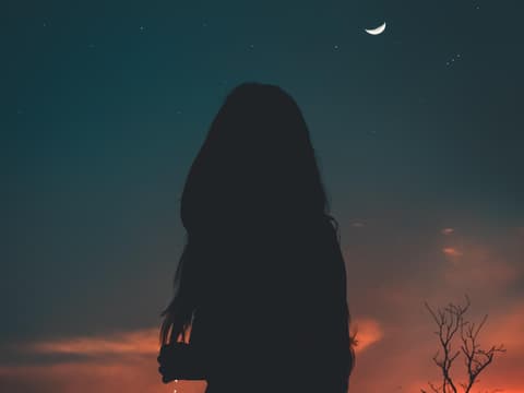 Frau und Mond