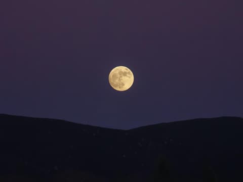 Vollmond im September Vollmond am Nachthimmel