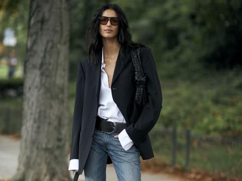 Pariserin mit Bluse und Blazer