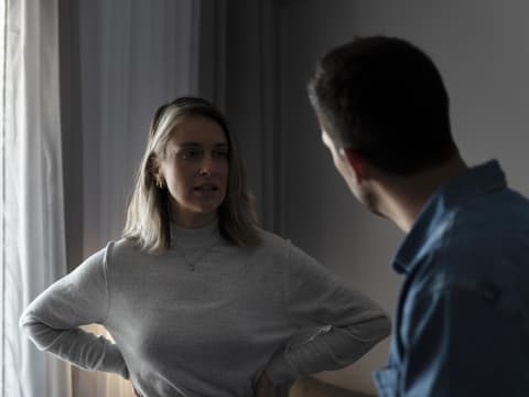 Mann und Frau streiten