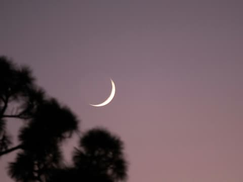 Himmel mit Sichelmond