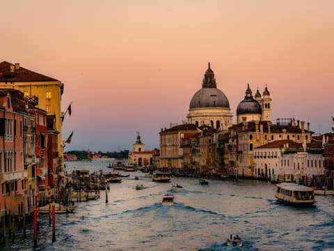 Blick Auf Den Canale Grande Und Die Basilika Von Venedig Bei Sonnenuntergang.