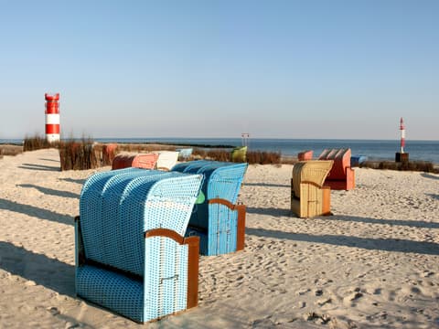 Strandkörbe am Strand auf Helgoland