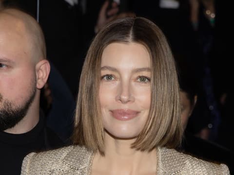 Schauspielerin Jessica Biel trägt 2025 den angesagten Square Cut. Jessica Biel