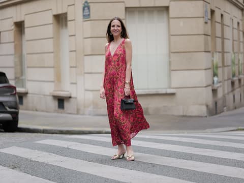 Alba Garavito Torre im Sommerkleid