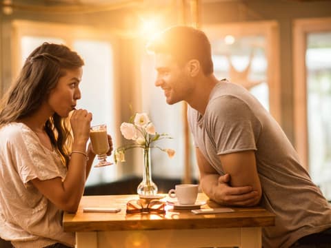so-verhält-er-sich-beim-ersten-date- laut-sternzeichen