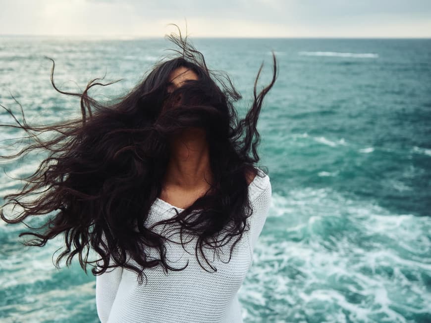 frau-mit-langem-haar