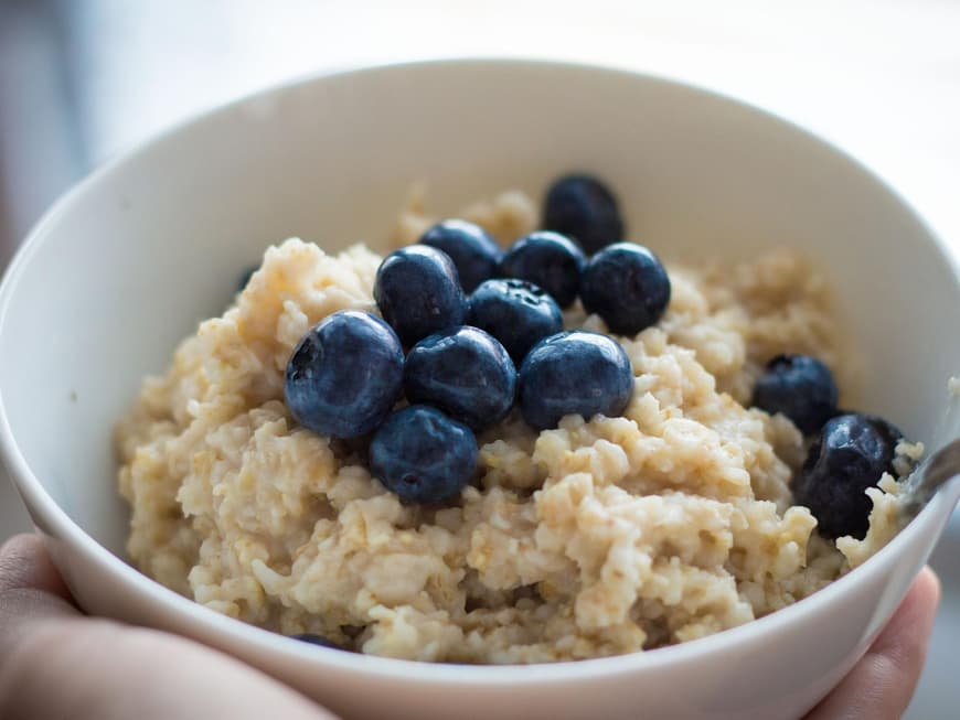 Porridge mit Blaubeeren