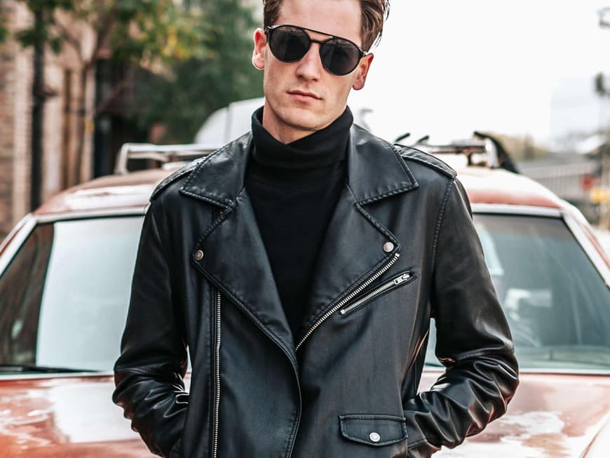 Mann in Lederjacke