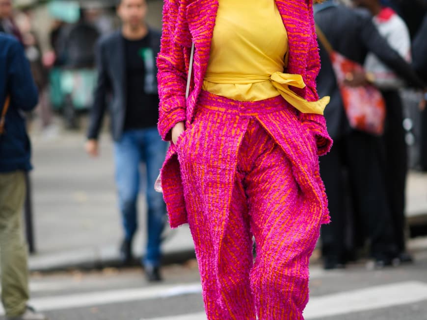 Frau in Pink