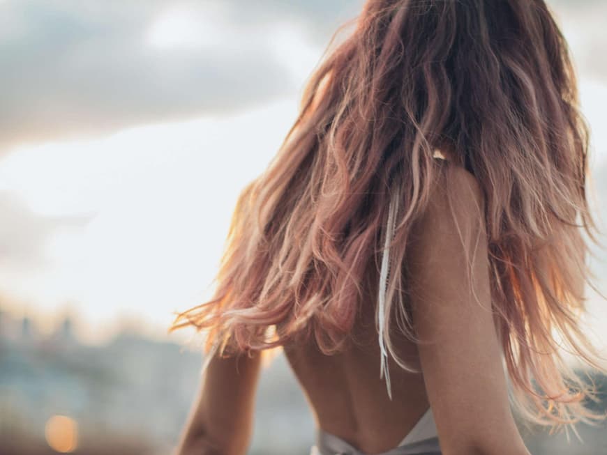 Frau mit blonden Haaren