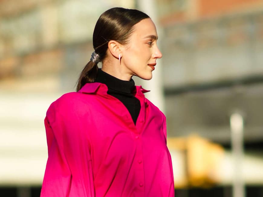 Frau mit Sleek Bun