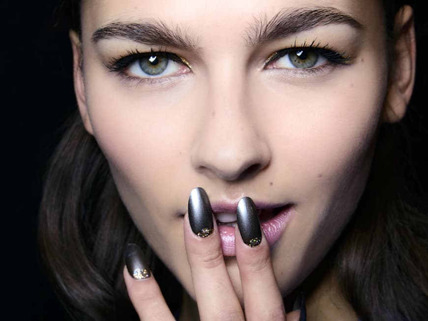 Chrome Nails grau