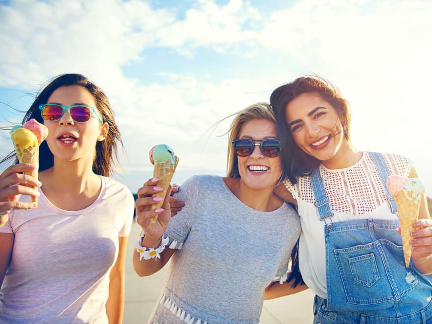 3 Frauen mit Eis