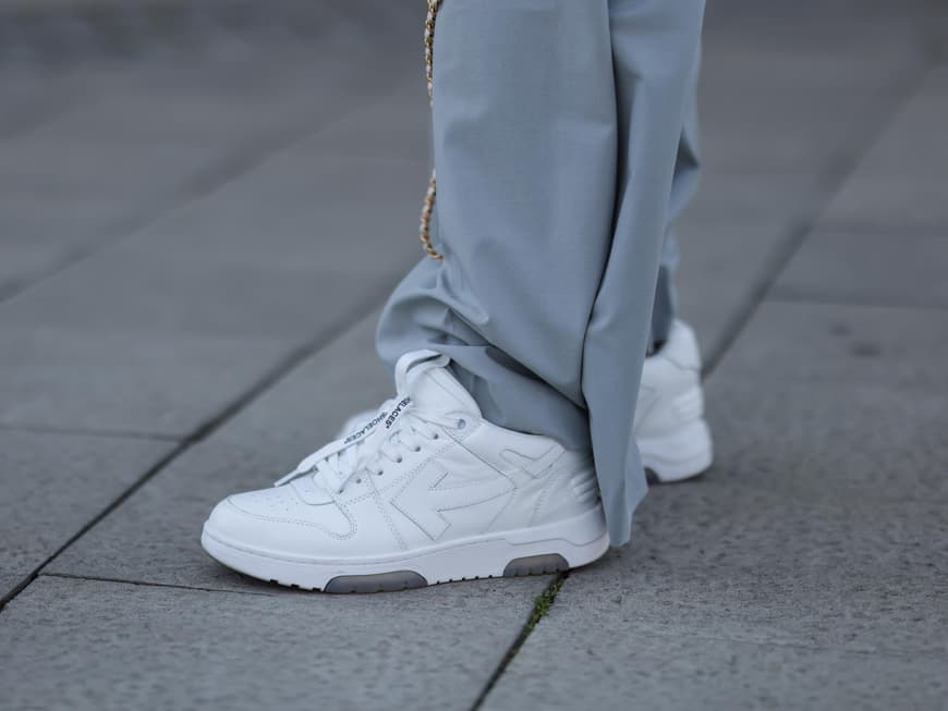 weiße sneakers