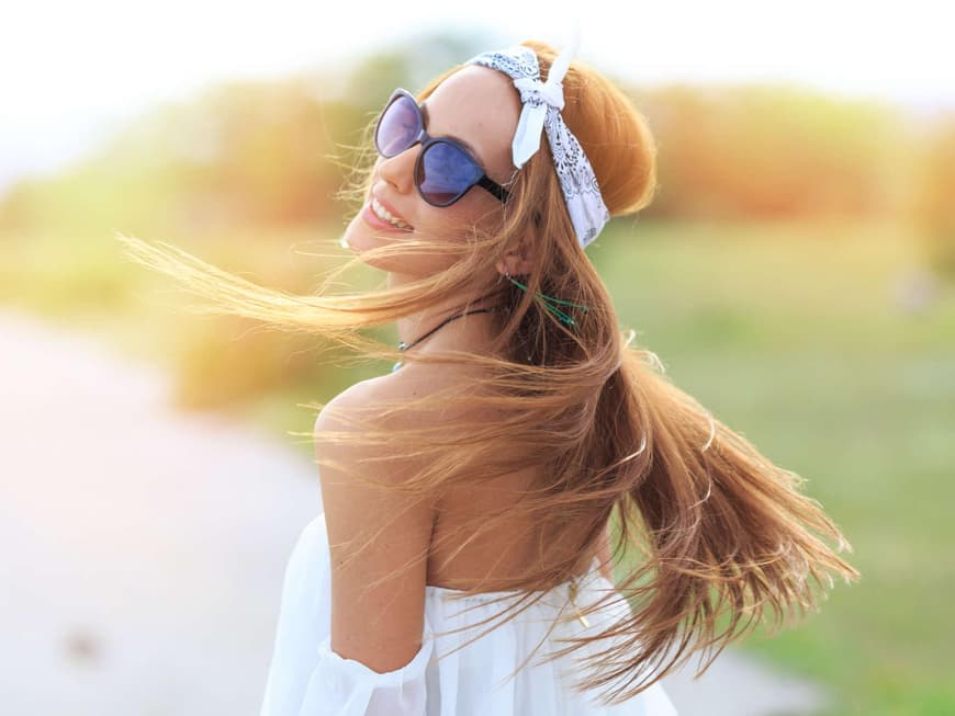 Frau mit langen Haaren